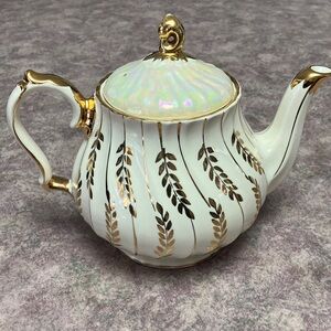 Vintage Sadler 4 cup Tea Pot